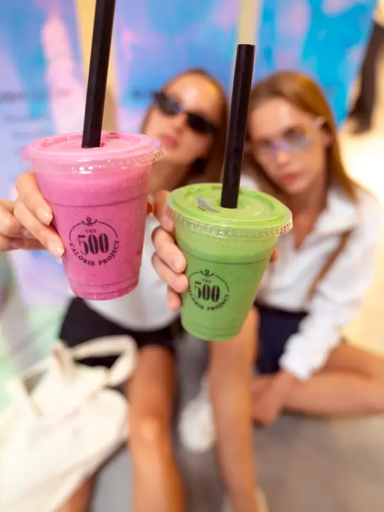 Guests with smoothies